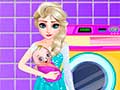 Эльза стирает одежду новорожденного